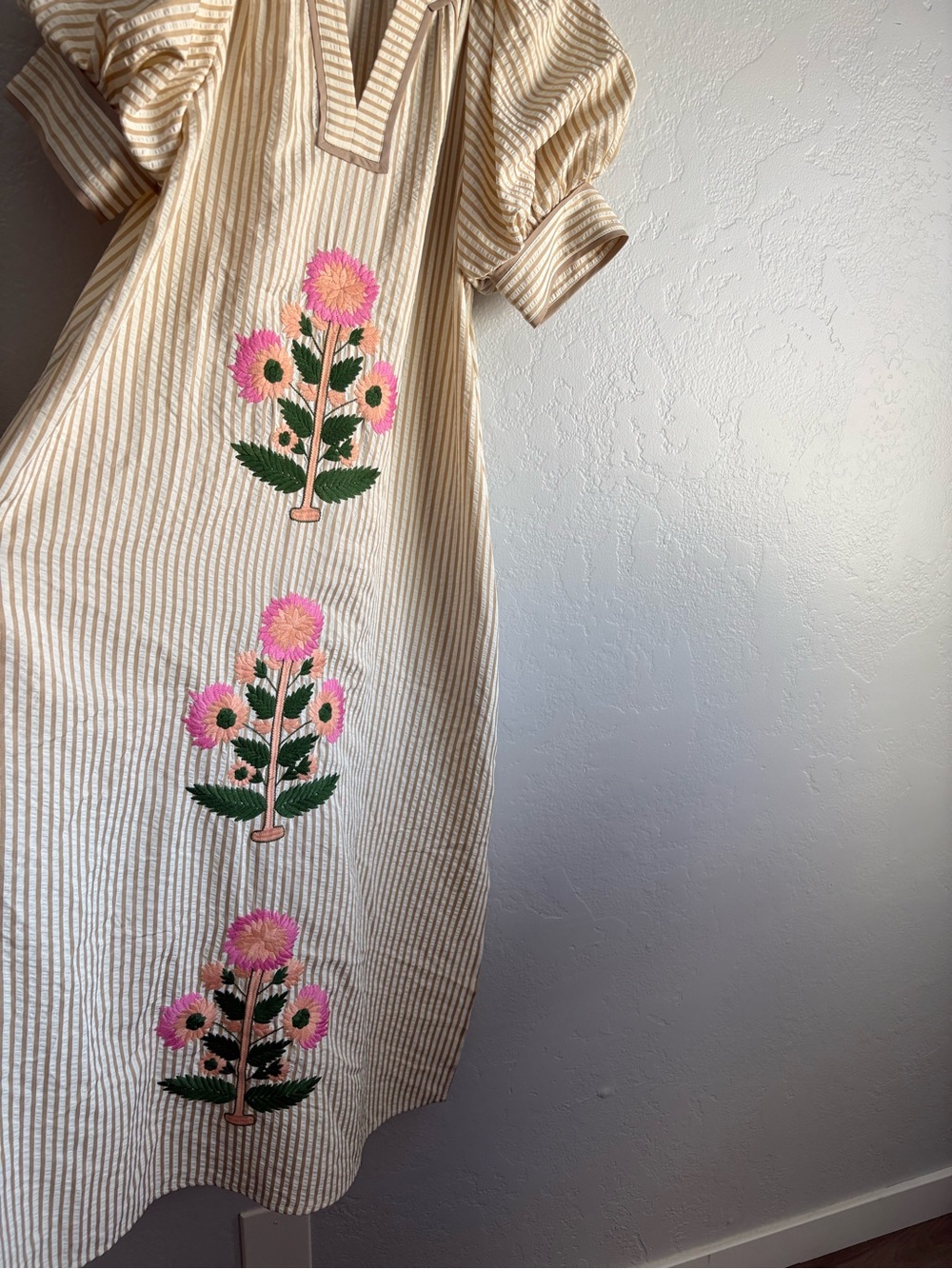 ❤️NEW entro Embroidered Floral Stripe Maxi Dress - Cream & Pink - Picture 2 of 13